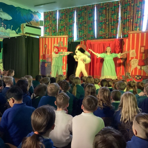 Pantomime visits Cropwell Bishop Primary School